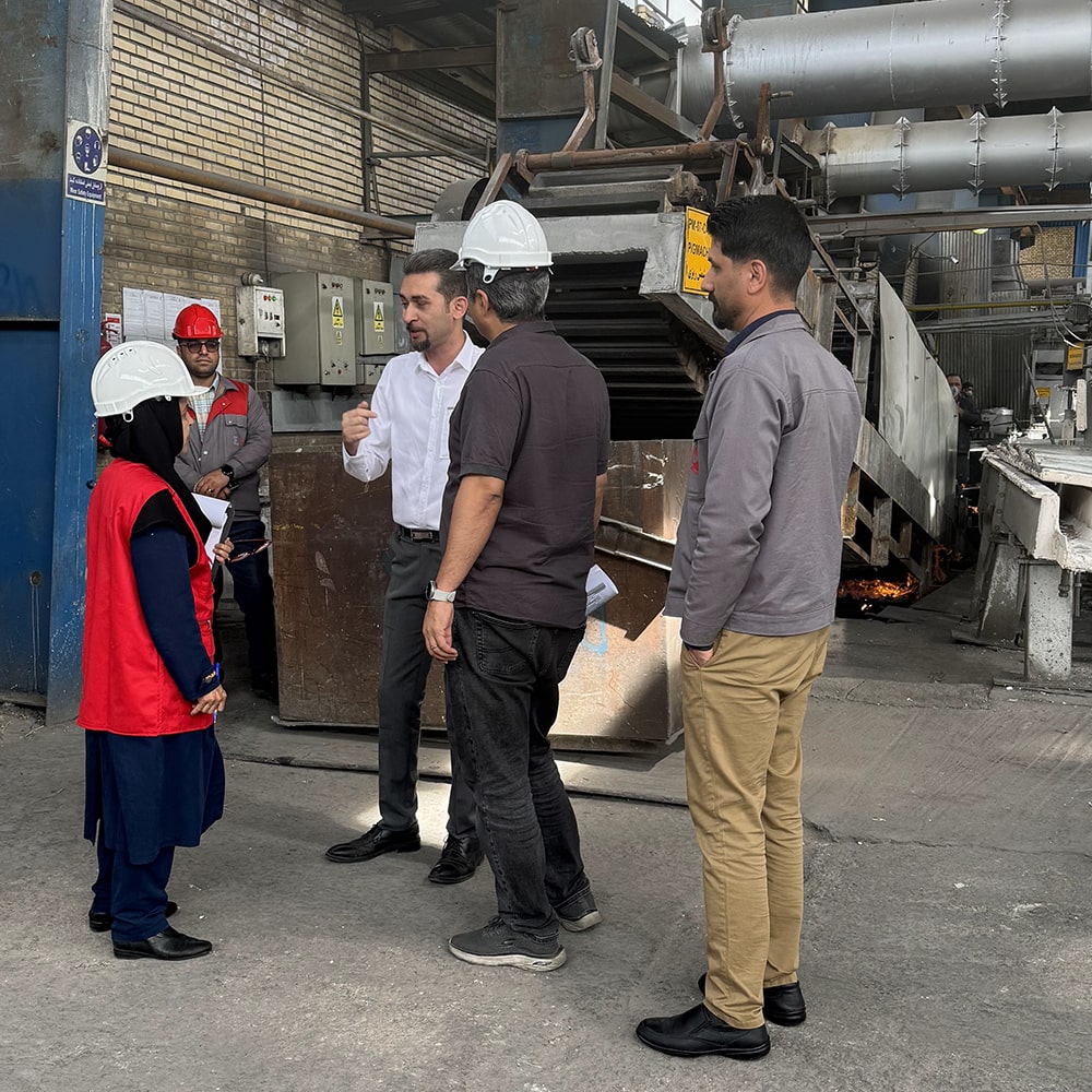 بازدید نمایندگان شرکت سایپا از خط تولید شرکت روان گداز پردیس 7 بازدید نمایندگان شرکت سایپا از خط تولید شرکت روان گداز پردیس