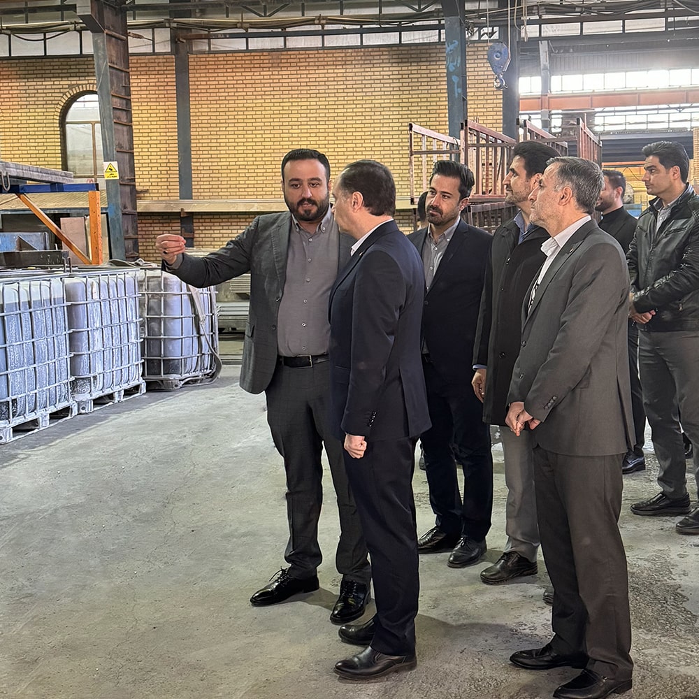 بازدید مدیر امور شعب بانک ملت استان مرکزی از خط تولید شرکت روان گداز پردیس 4 بازدید مدیر امور شعب بانک ملت استان مرکزی از خط تولید شرکت روان گداز پردیس