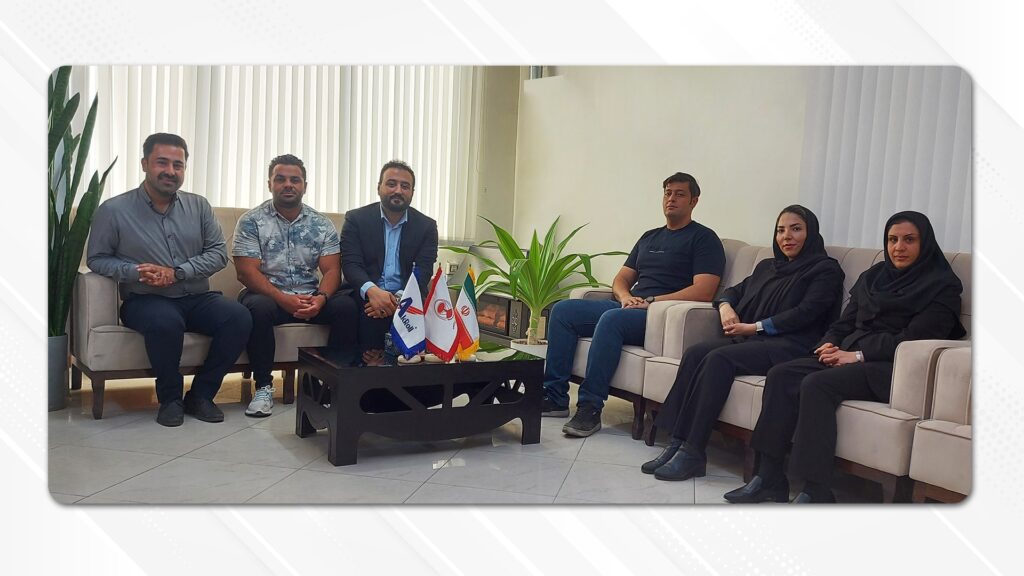 جلسه‌ای در فروردین ماه با حضور مدیر عامل محترم شرکت روان گداز پردیس، مدیر کارخانه، مدیر بازرگانی و نمایندگان رسمی در استان های مختلف کشور در دفتر مرکزی