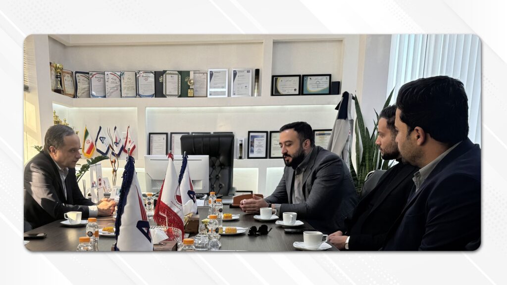 بازدید مدیر امور شعب بانک ملت استان مرکزی از خط تولید شرکت روان گداز پردیس