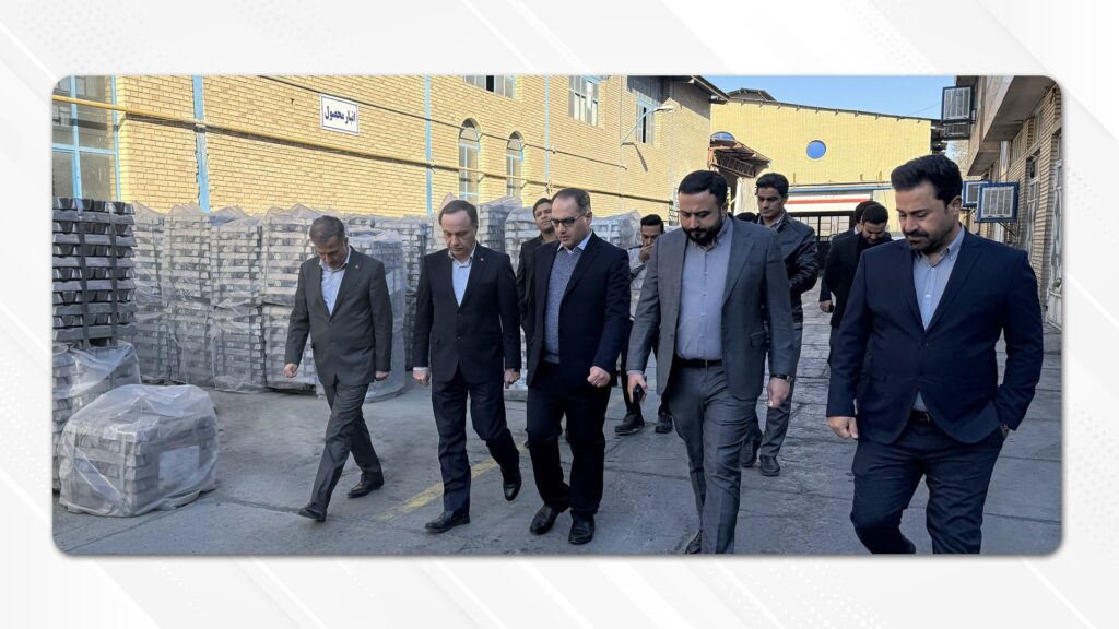 بازدید مدیر امور شعب بانک ملت استان مرکزی از خط تولید شرکت روان گداز پردیس