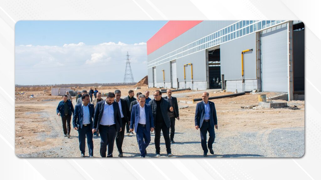 بازديـد مدیریت شعب بانک صادرات استان مرکزی از خط تـوليد شرکت روان گداز پردیس و صنايع آلوم رول نوين